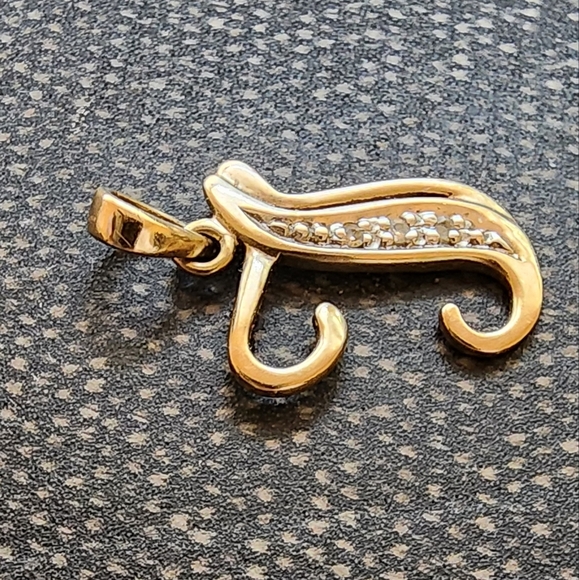 10k Alphabet Letter T pendant - Picture 7 of 8